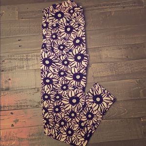 LulaRoe OS leggings. Never worn without tags